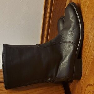 Valerie Stevens Leather Boots in 7.5,  Black.